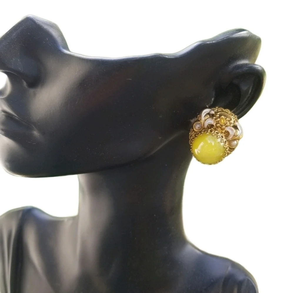 GORGEOUS 1950s WESTERN GERMANY GOLDTONE & LEMON POPHYRY GLASS CLIP ON EARRINGS